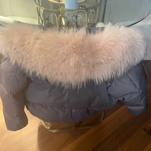 Beautiful grey short puff winter coat. - Picture 4 of 5